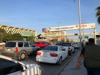 Congestionamiento vial sobre Bulevar Pape de Monclova 