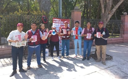 Con gritos y panfletos, así realiza Morena jornadas en defensa de 'la reforma electoral del pueblo'