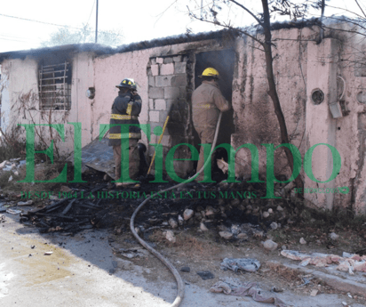 Vándalo le prende fuego a casa abandonada en la colonia Las Flores de Monclova