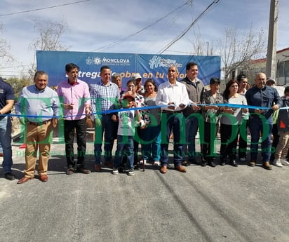 Ayuntamiento entrega obra de pavimentación en la Colonia José de Las Fuentes de Monclova 