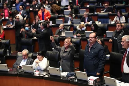 Senado aprueba 'Plan B' electoral; acusan atentado a la democracia