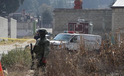 Tras cateo en inmueble, dan con restos de un hombre sepultado en Nuevo León