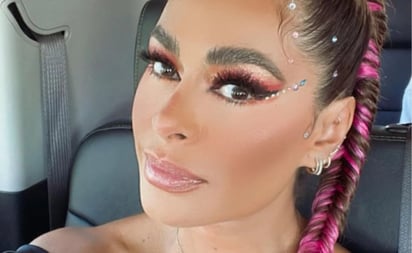 Galilea Montijo enseña cómo llevar un look 'total black' de cuero a los 49 años