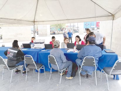 Infonavit ofrece módulos de atención y trámites en la plaza principal de  Monclova.