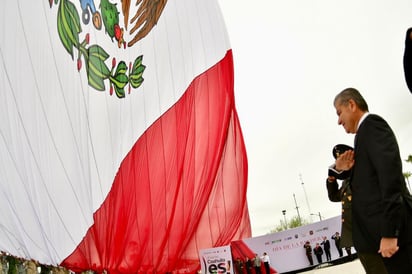 MARS realiza honores a la bandera junto a elementos de Sedena