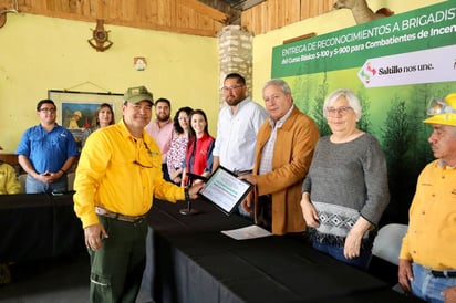 'Chema' Fraustro estimula a los brigadistas forestales