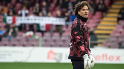 Guillermo Ochoa regresó a la titularidad con el Salernitana