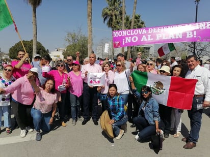 Monclova se manifiesta pacíficamente en defensa con el INE y sus derechos