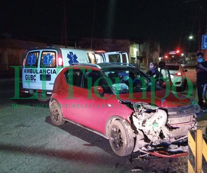 Conductor desgracia su auto en el centro