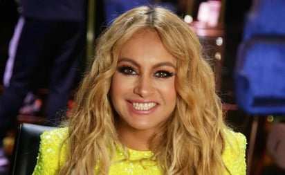 Paulina Rubio nos enseña el vestido asimétrico ideal para mujeres mayores de 50 años: La cantante deslumbró con su look en los Premios Lo Nuestro 2023.