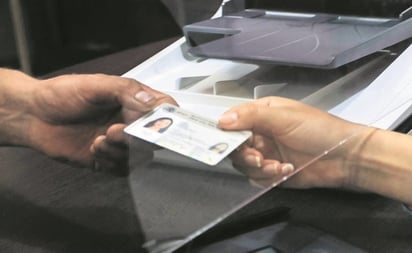 INE avala que personas no binarias incluyan su identidad de género en credencial para votar