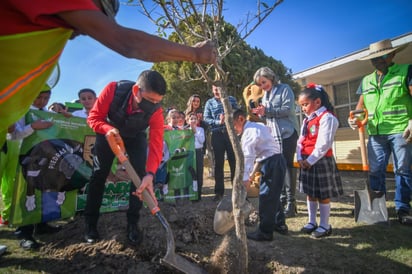 Primaria Adolfo López Mateos de Piedras Negras recibe la brigada “Todos a la Escuela” 