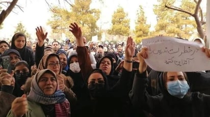 650 niñas envenenadas en Irán para evitar que fueran a la escuela