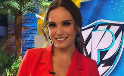 Tania Rincón muestra que es la reina de los minivestidos de noche: La conductora de 36 años sigue imponiendo su estilo, versátil y funcional para looks de día como de noche.