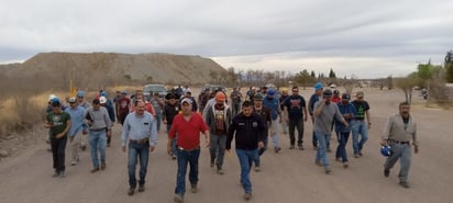 ¡Obreros del desierto y región carbonífera están sin sueldo semanal!