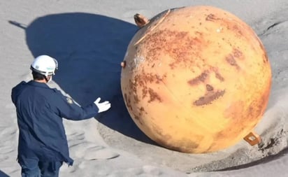 Fin del misterio: revelan qué era la bola gigante hallada en una playa de Japón