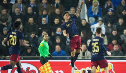 Jorge Sánchez marca  golazo con el Ajax 