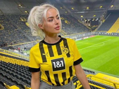 La fan más guapa del Borussia Dortmund es modelo de lencería y enfermera