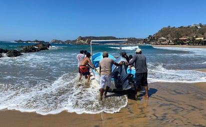 Por segundo día, buscan a joven australiano que desapareció en playa de Oaxaca