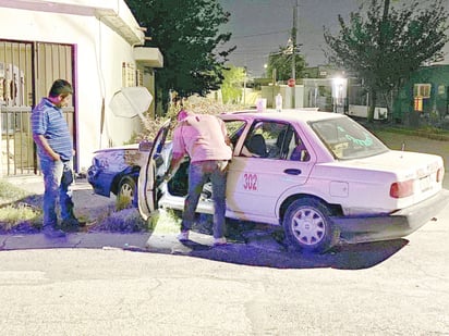 Cafre provoca choque y huye en la Cañada Sur