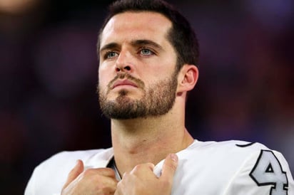 Derek Carr a los Saints 