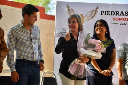 Alumnos de la primaria Guadalupe Berrueto reciben la brigada Todos a la Escuela 