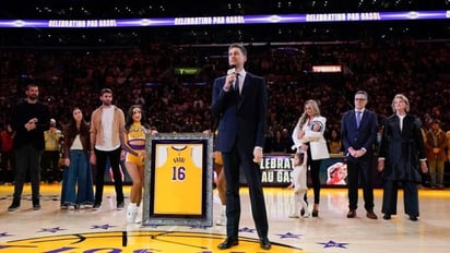 NBA: Lakers retiraron el número 16 de Pau Gasol en emotiva ceremonia donde se recordó a Kobe Bryant