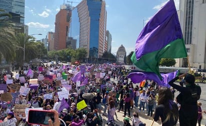 8M: ¿Por qué el morado es el color del Día de la Mujer y qué significa?