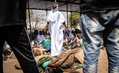 Adja, la curandera que levanta pasiones en Burkina Faso