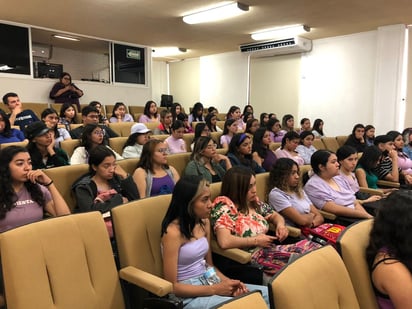 Alumnas de FCA conocen sus derechos en el Día de la Mujer 