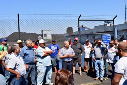 Mineros de La Florida exigen sus pagos con protesta 