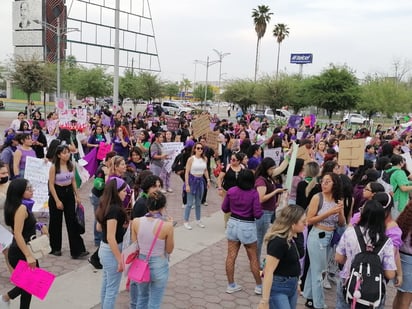 Mujeres conmemoran el ‘8M’ en Monclova con marcha y actividades