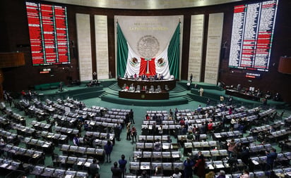 Por defensa panista de Calderón, Morena echa abajo dictamen que se votaría por consenso