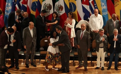 Mujeres presentan a senadores y Ebrard agenda contra violencia de género