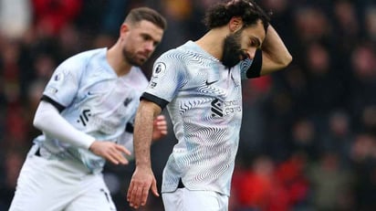 Salah falla un penal y Liverpool sufre dolorosa derrota