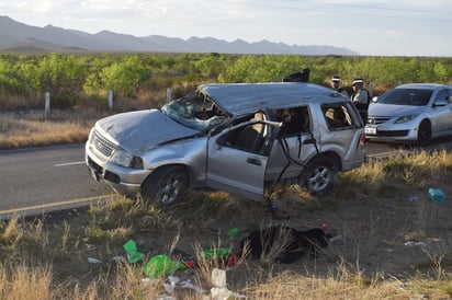 Mujer muere en fatal volcadura en la carretera federal 57