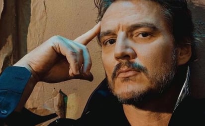 Pedro Pascal se convierte en un galán y paraliza corazones con esta producción de fotos lejos de la pantalla: Pese a que él no se considera un galán no ha podido evitar convertirse en uno de los hombres más deseados de Hollywood.