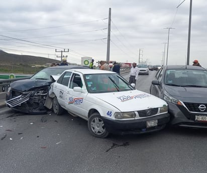 Carambola de tres autos se registra en puente de la colonia Obrera Norte de Monclova