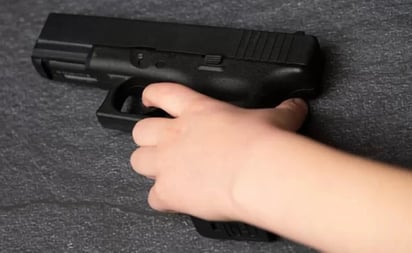 Niña de 3 años asesina por accidente a su hermana mayor con una pistola en EU