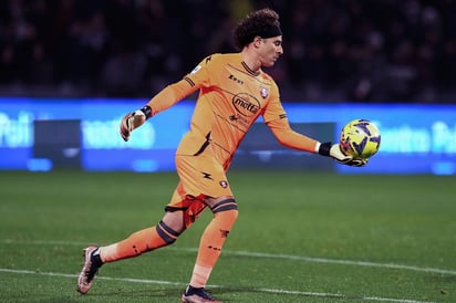 Salernitana de Guillermo Ochoa empata por la mínima ante A. C. Milan