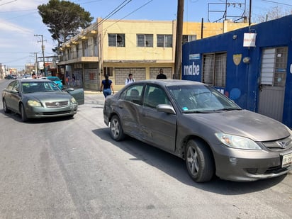 Adulto mayor provoca choque en el Centro