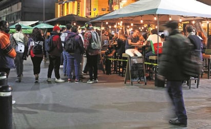 ¿Adiós a bares y chelerías cerca de universidades? Morena propone prohibirlos a 2 km a la redonda