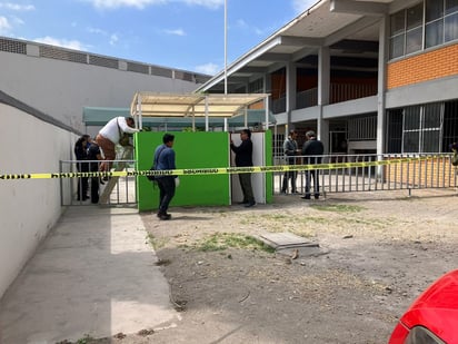 Mujer se cuelga en la secundaria No. 5