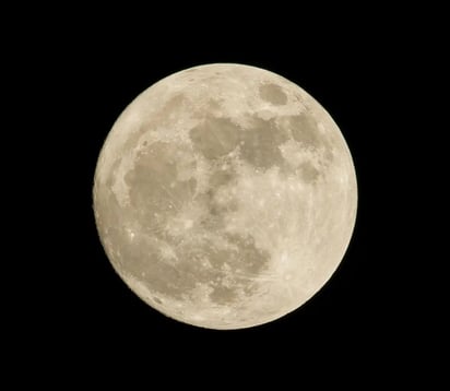 Un hombre ha captado el impacto de un meteorito en la Luna desde el patio de su casa