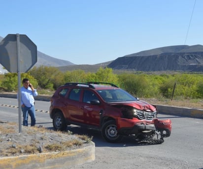 Conductor no respeta alto y provoca choque en la colonia Córdova de Monclova 