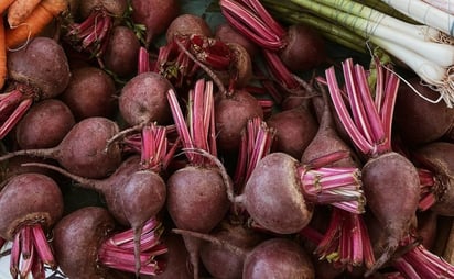 Estos son los beneficios de comer betabel todos los días: Dulce, colorido y muy sano, comer betabel tiene beneficios a la salud que debes conocer.