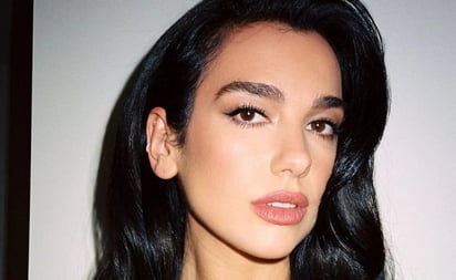 Dua Lipa se luce con chamarra biker de Bob Esponja