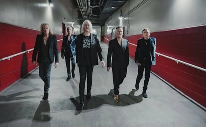 Baterista de Deff Leppard sufre lesión en la cabeza tras ser agredido por joven de 19 años