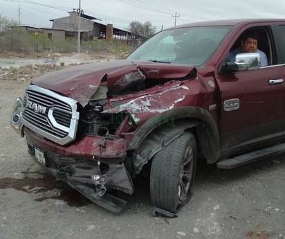 Distraído conductor choca por alcance con tráiler en Castaños 