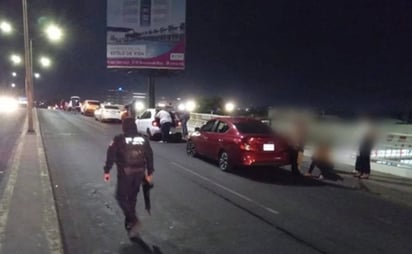 De nuevo, ahora lanzan púas o poncha llantas en el puente vial de Rolando Arjona, Sinaloa